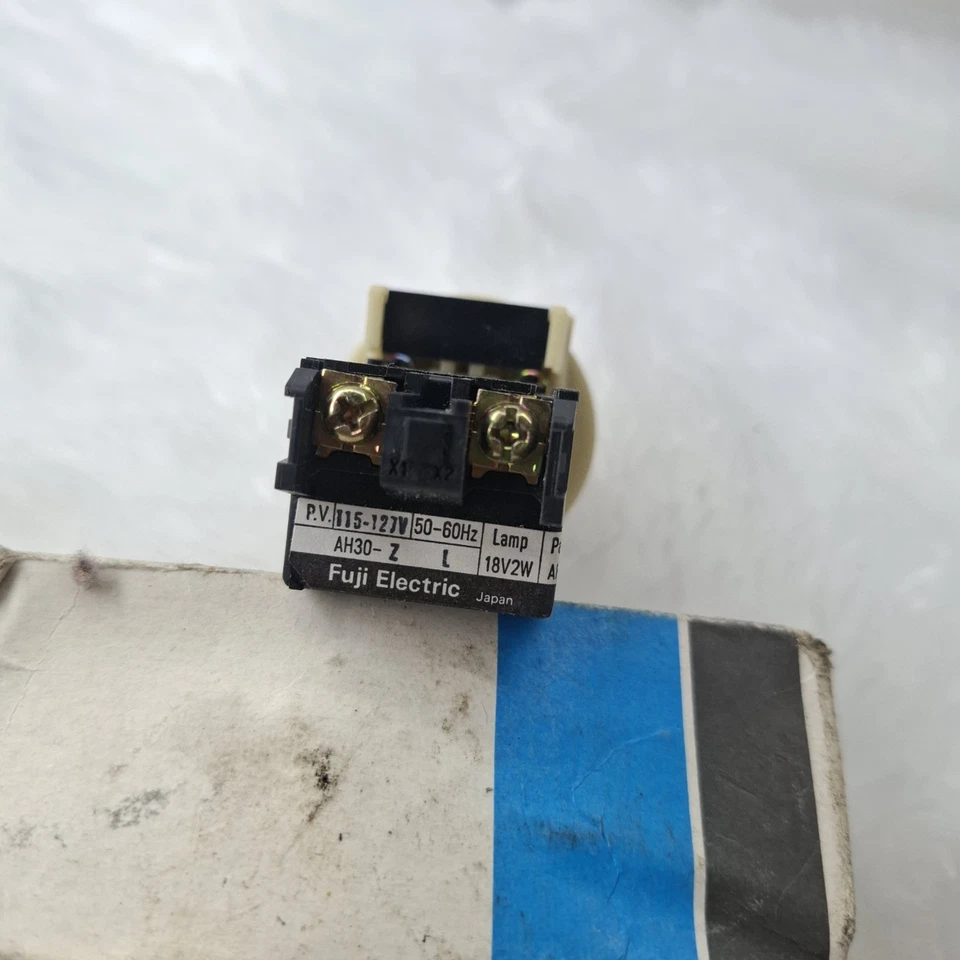 FUJI ELECTRIC AH30-ZM COMMAND SWITCH FREE SHIPPING WORLDWIDE